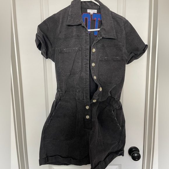 Alumni Hall, size Medium - Picture 2 of 2